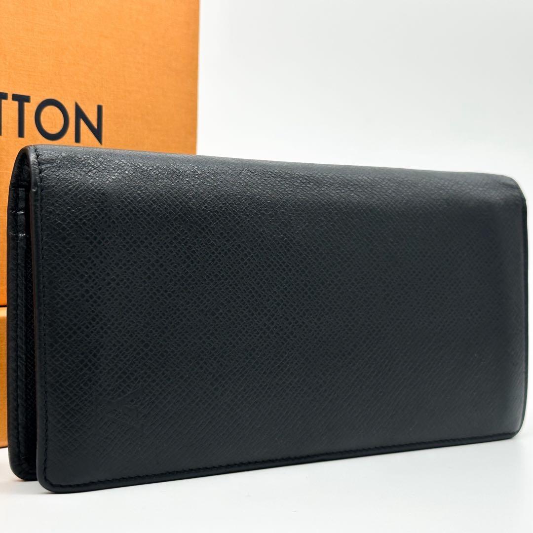 Louis Vuitton Portefeuille Brazza Taiga Black Bifold Wallet