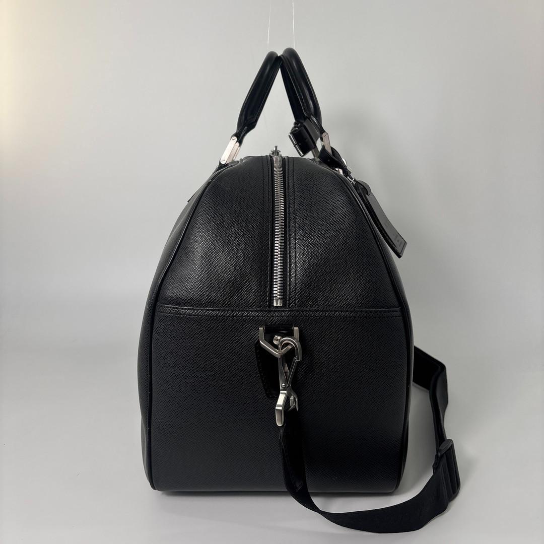 Louis Vuitton Taiga Kendall PM Ardoise Boston Bag Black — view 4