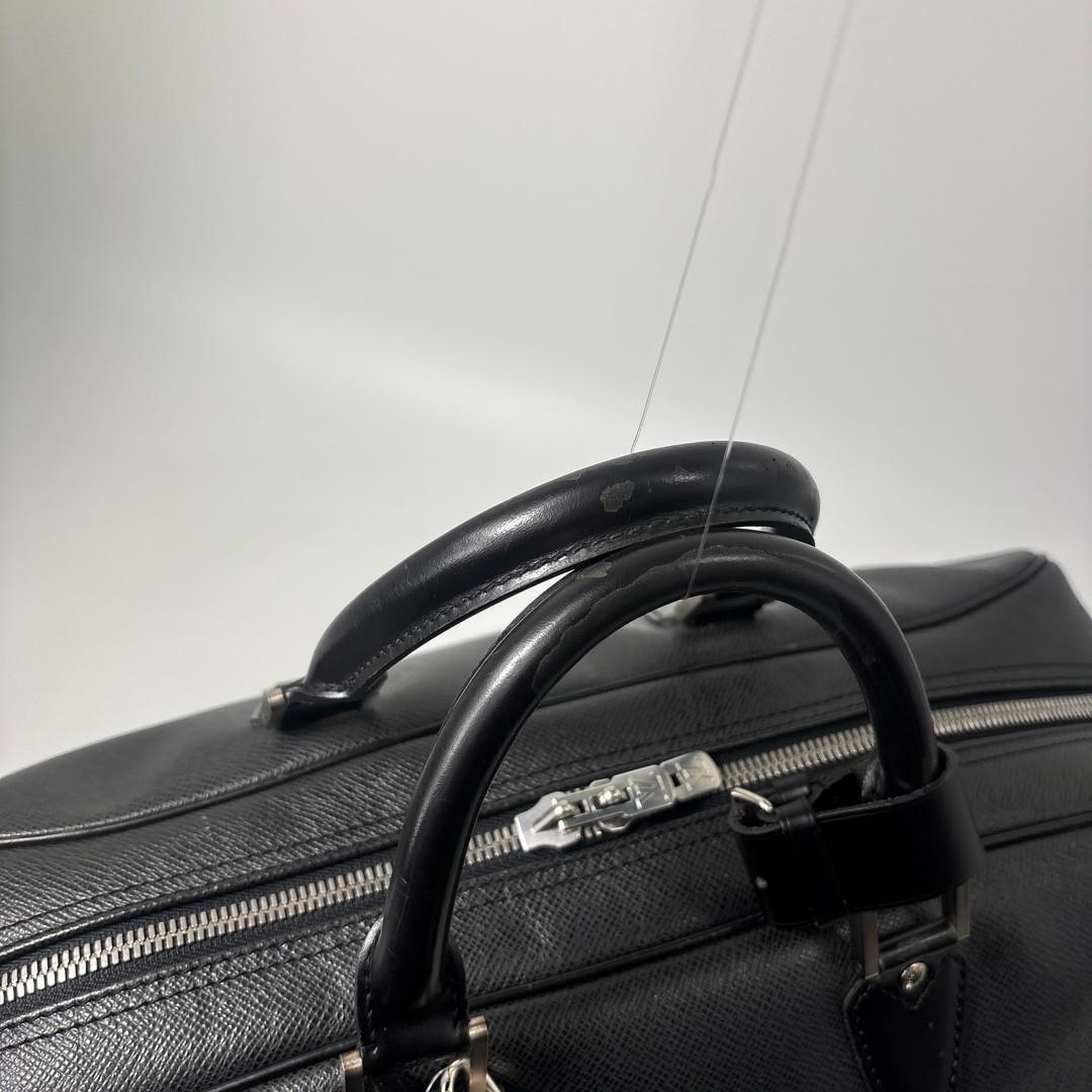 Louis Vuitton Taiga Kendall PM Ardoise Boston Bag Black — view 6