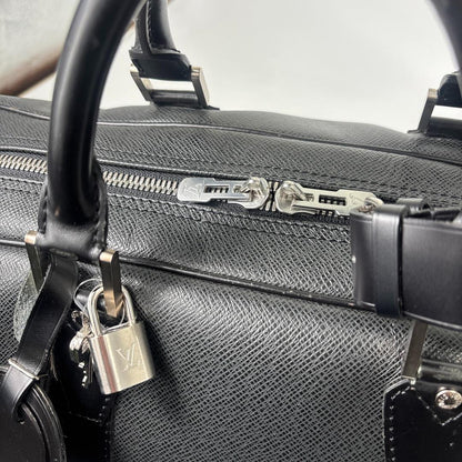 Louis Vuitton Taiga Kendall PM Ardoise Boston Bag Black — view 7