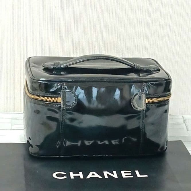 Chanel Vanity Pouch Enamel with Mirror Black CC Logo — view 2