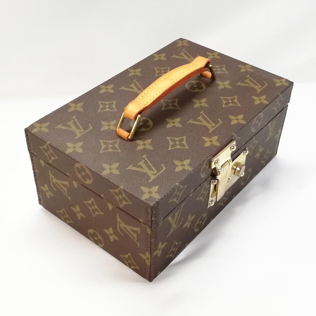 Louis Vuitton Boite Atu Case Shoulder — view 2