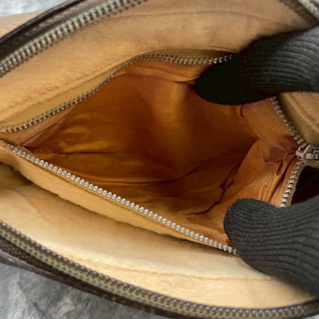 Gucci GG Shoulder Bag Brown Beige Leather — view 6
