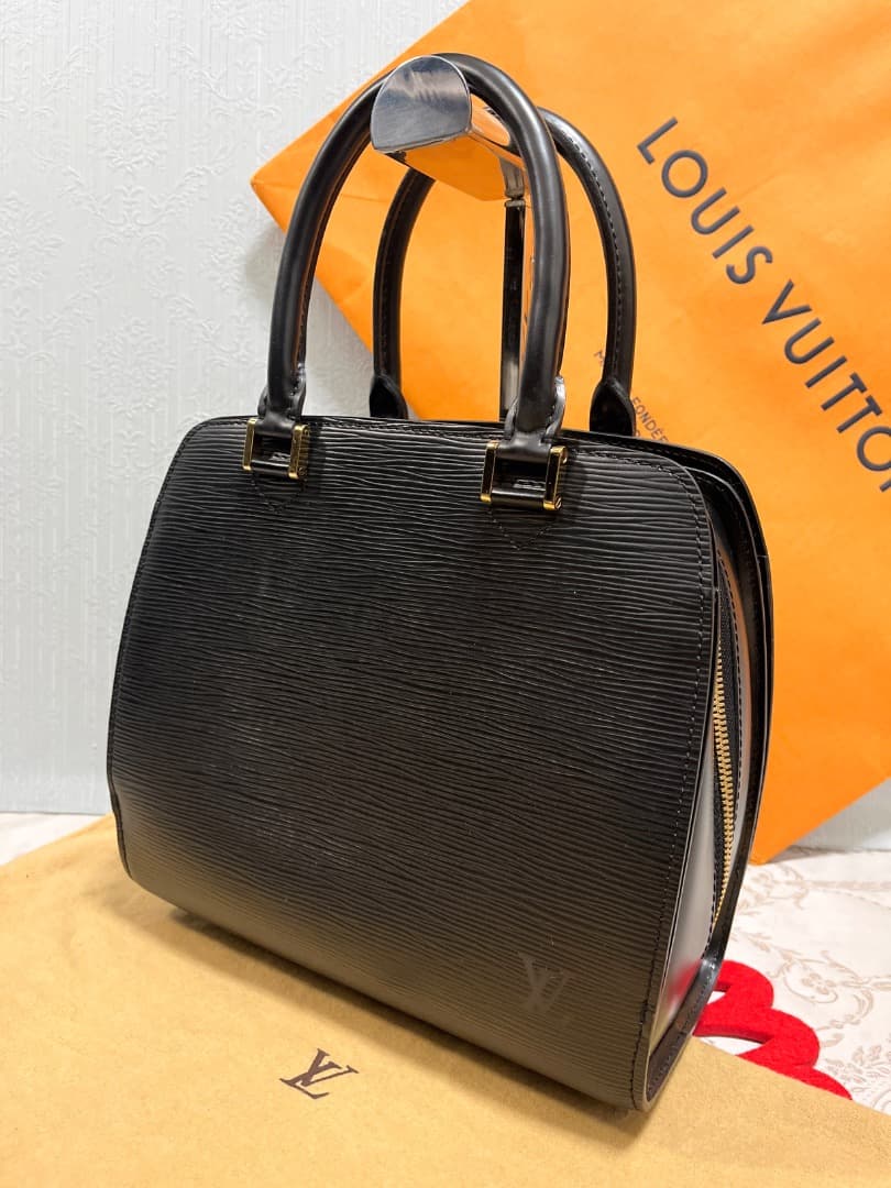 Louis Vuitton Pont Neuf Handbag