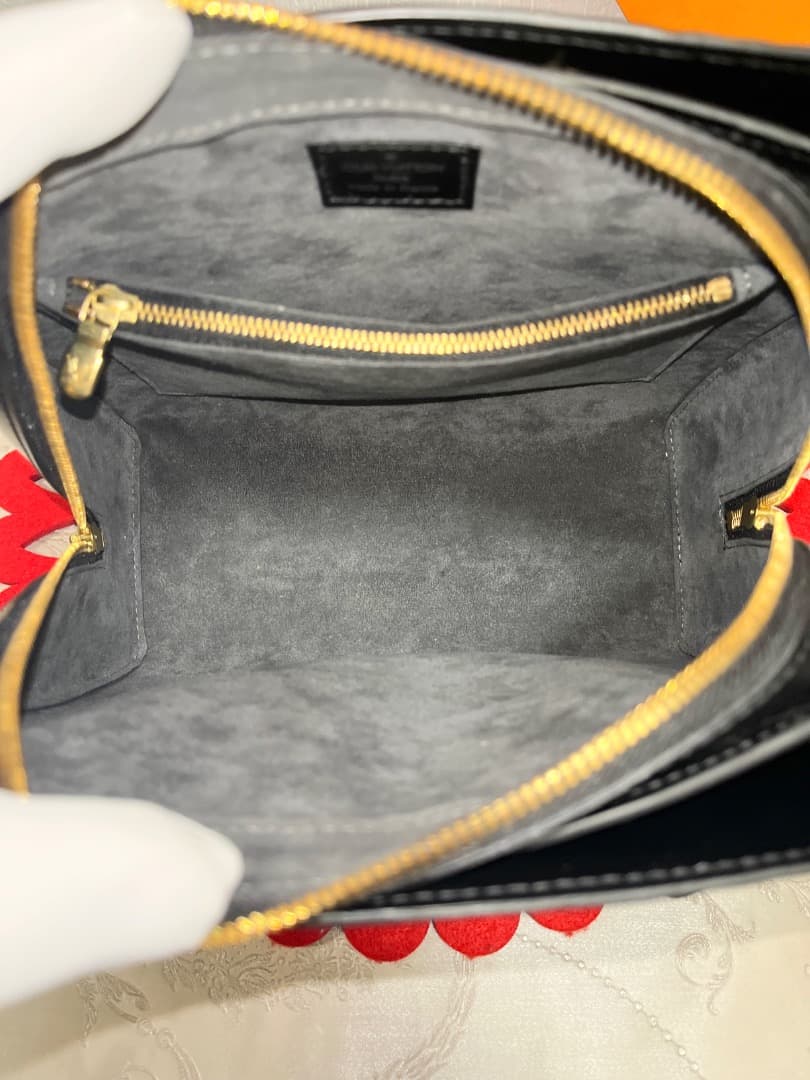 Louis Vuitton Pont Neuf Handbag — view 8
