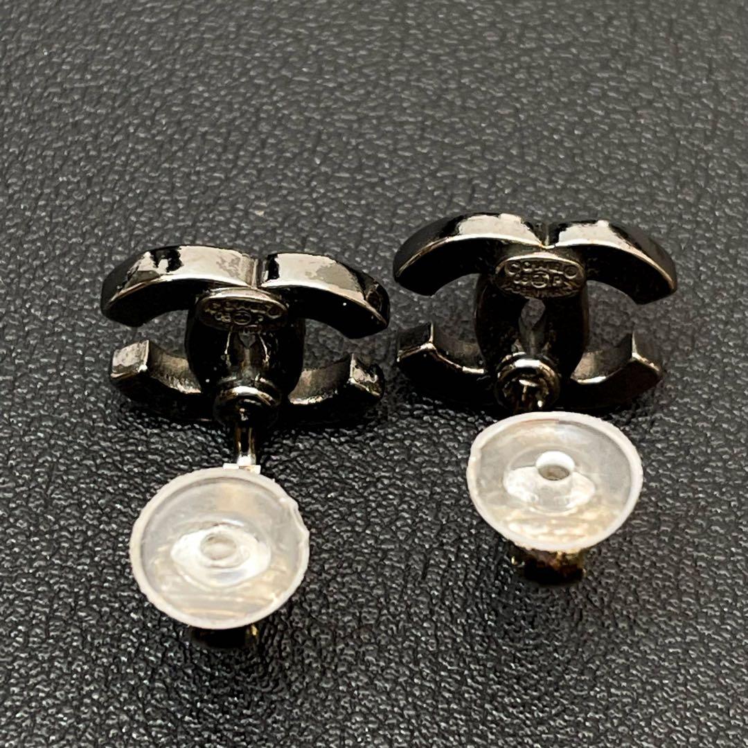 Chanel 06P CC Logo Earrings Rhinestone Silver Icon — view 6