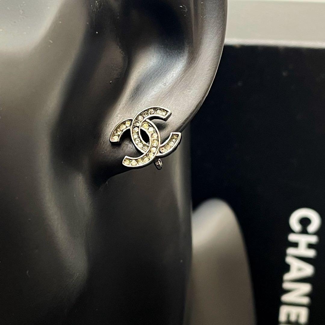 Chanel 06P CC Logo Earrings Rhinestone Silver Icon — view 8