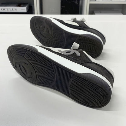 Chanel CC Logo Suede Sneakers Gray — view 7