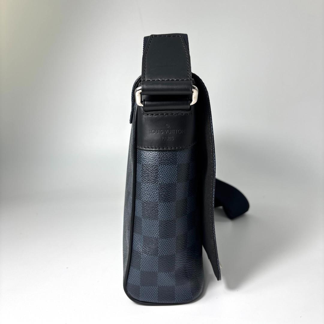 Louis Vuitton District PM Damier Cobalt Shoulder Bag — view 4