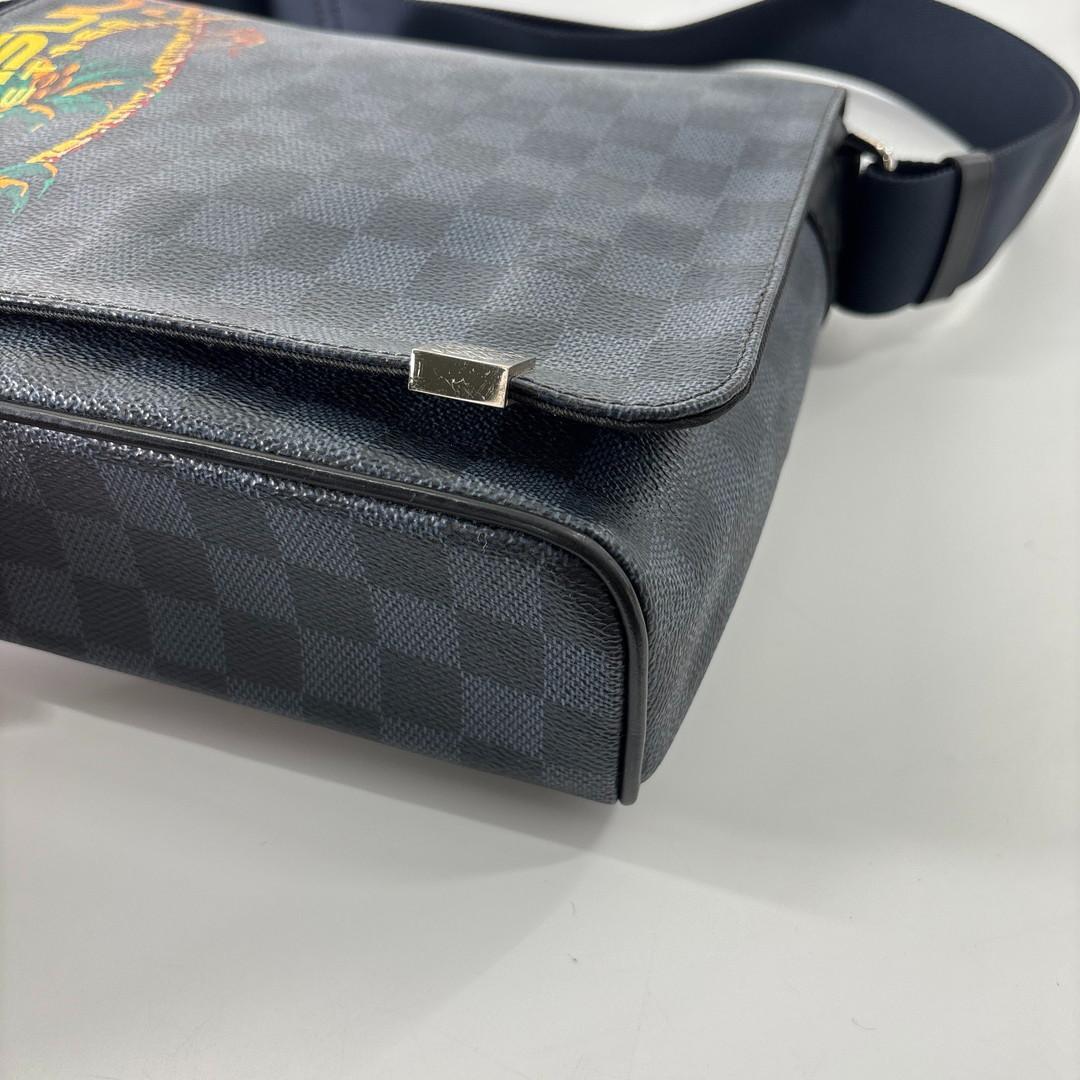 Louis Vuitton District PM Damier Cobalt Shoulder Bag — view 6