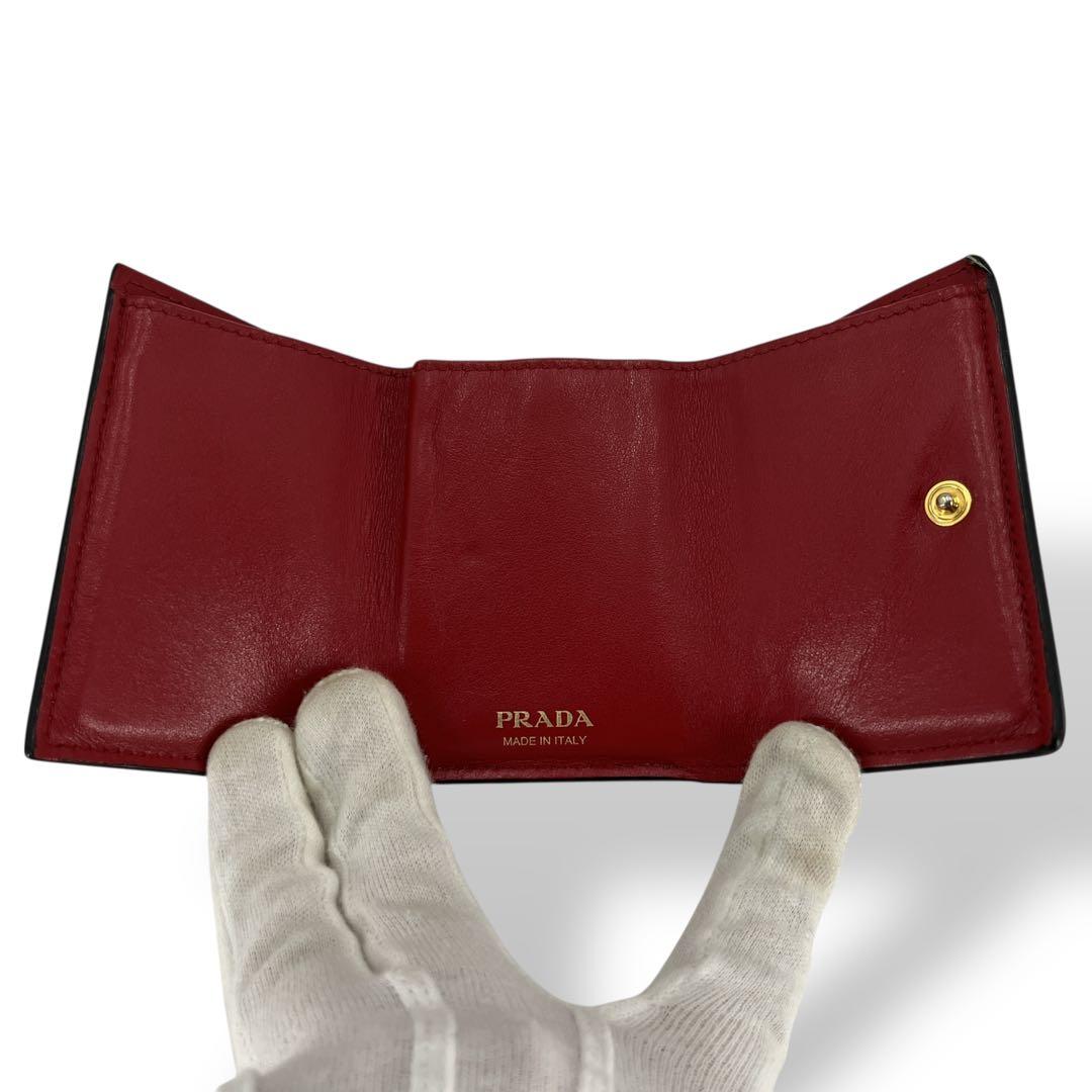 Prada Trifold Wallet Vittelomove Gold Logo Heart Saffiano Black