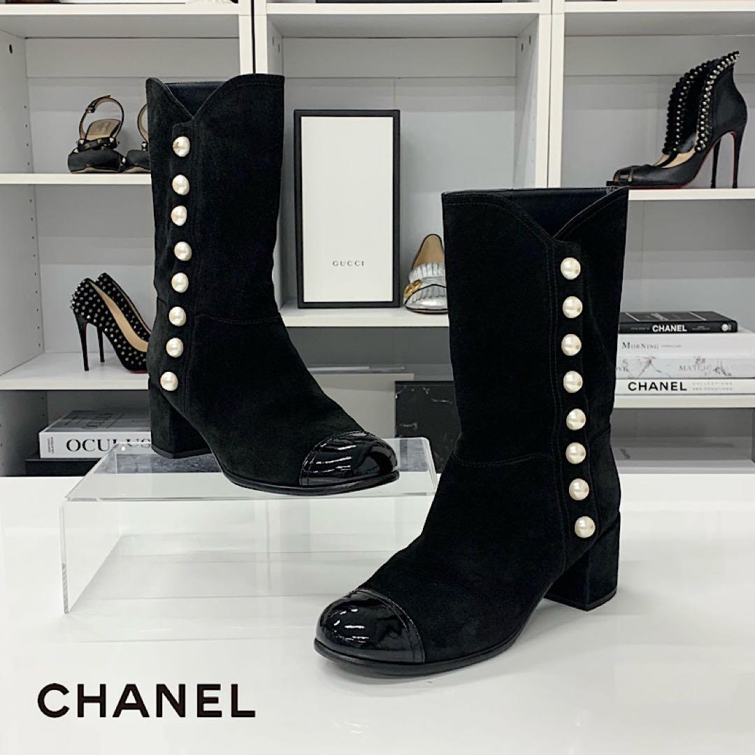 Chanel Suede Patent CC Logo Pearl Middle Boots Black