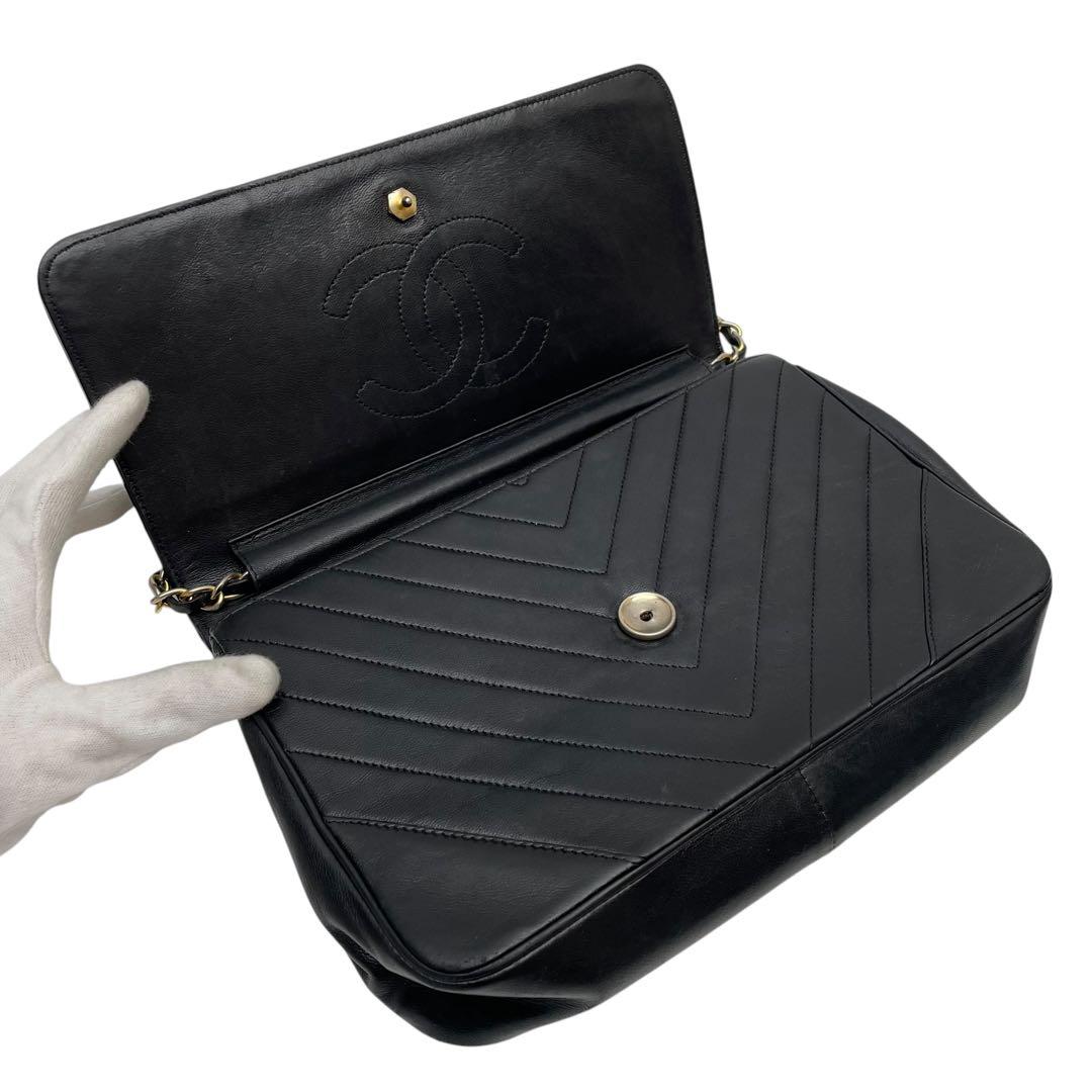 Chanel Lambskin Stitch CC Logo Chain Shoulder Bag Black — view 8