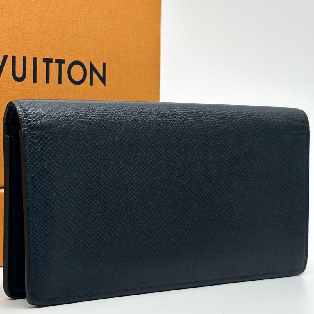 Louis Vuitton Portefeuille Brazza Taiga Navy Bifold Wallet