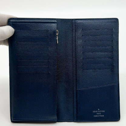 Louis Vuitton Portefeuille Brazza Taiga Navy Bifold Wallet — view 8