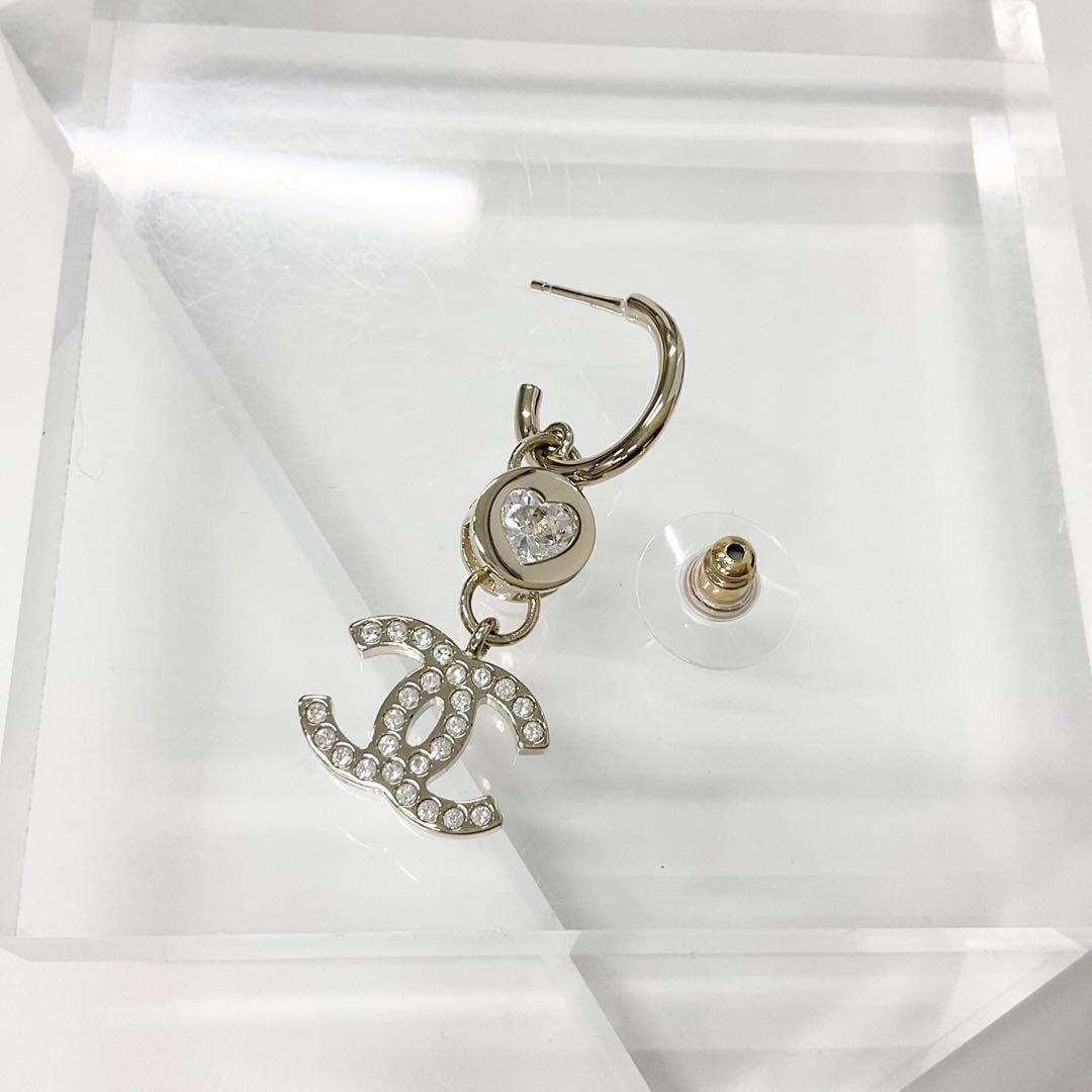 Chanel Earrings CC Logo Crystal Rhinestone Gold — view 4