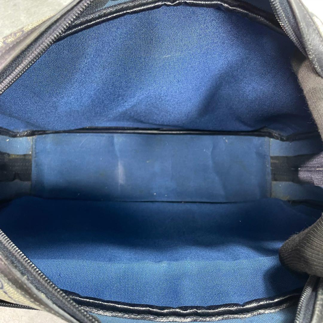 Gucci GG Sherry Line Shoulder Bag Navy Leather Logo — view 5