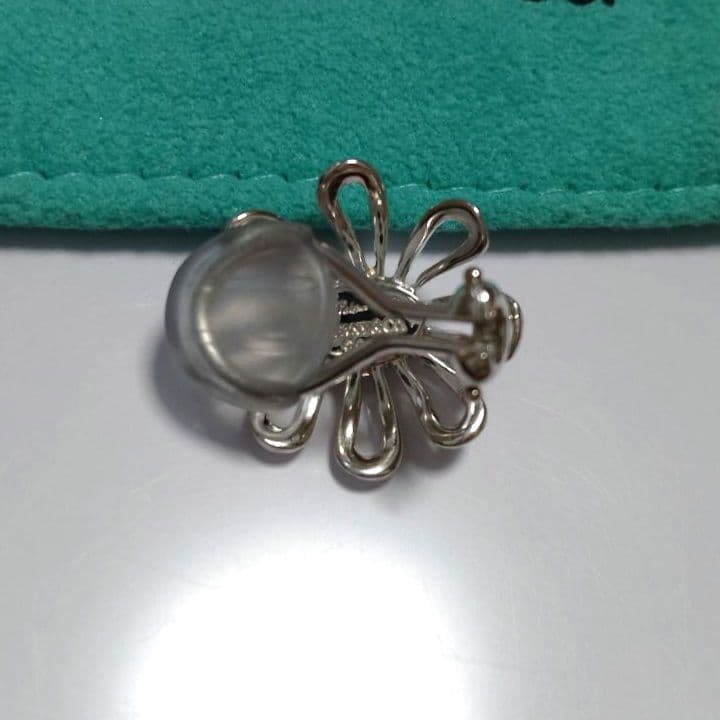 Tiffany Daisy Onyx Earrings In Silver One Ear Only