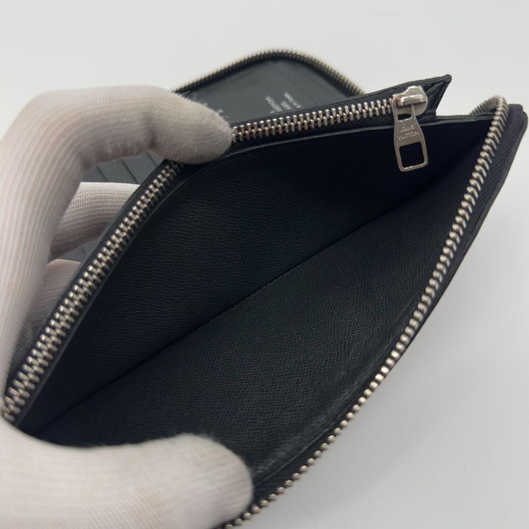 Louis Vuitton Zippy Wallet Vertical Taiga Black — view 9