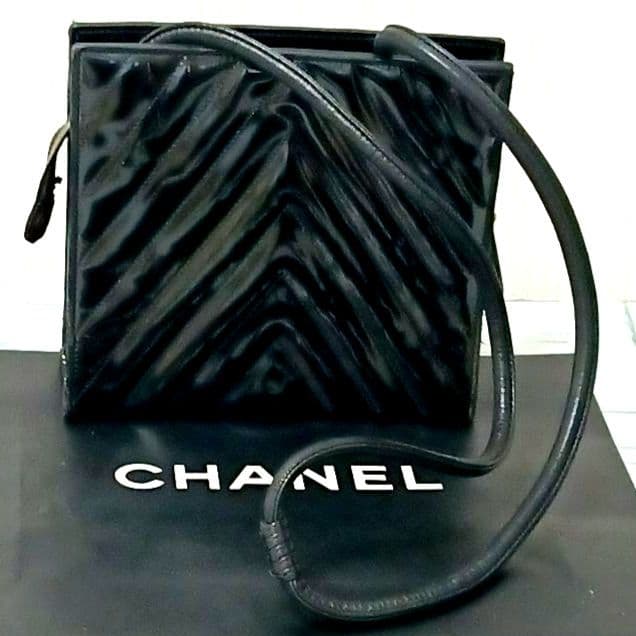Chanel Stitch Shoulder Bag Enamel Black — view 2