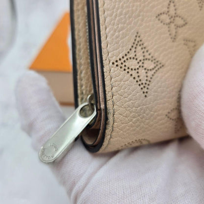 Louis Vuitton Monogram Mahina Portefeuille Clair Galet Wallet — view 6