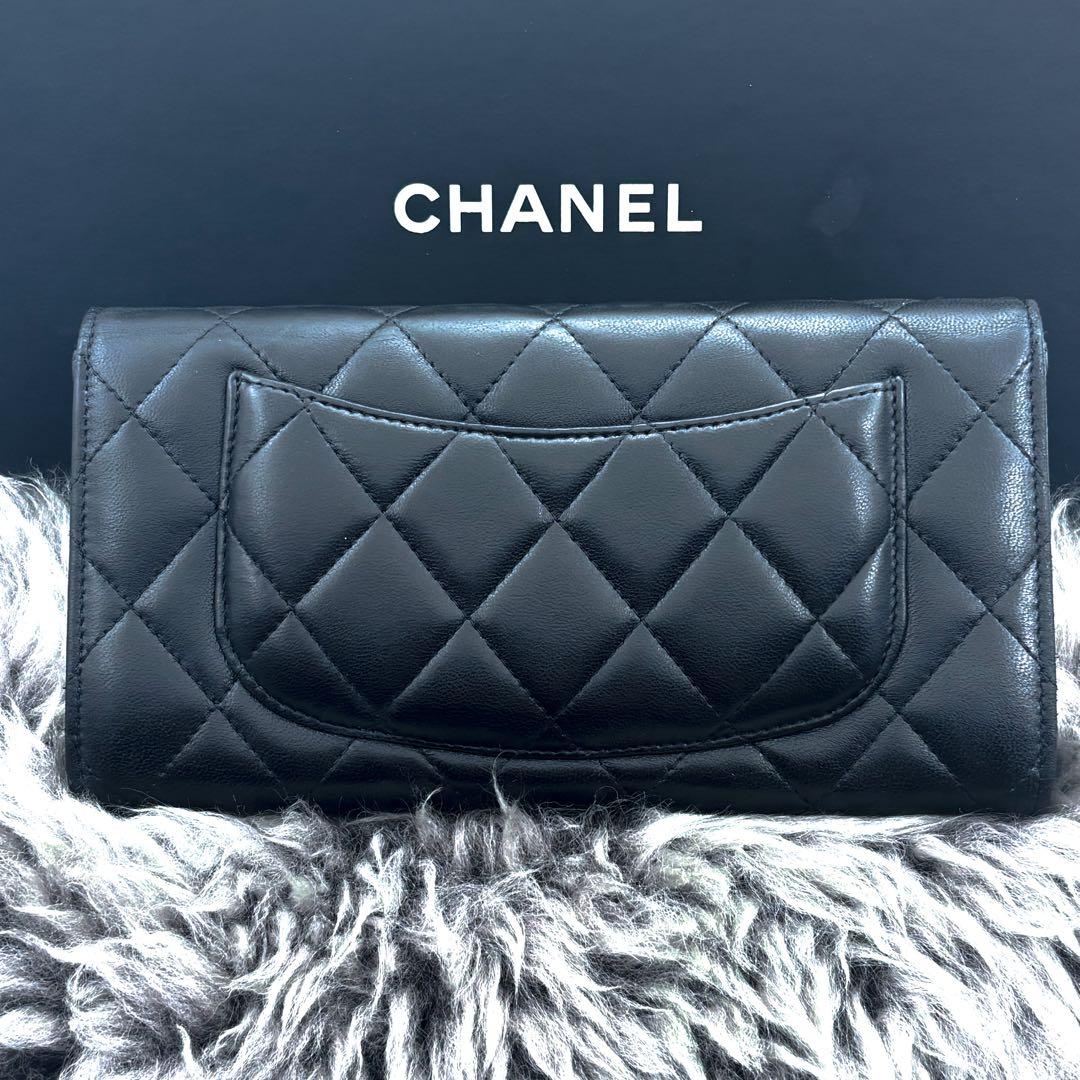 Chanel New Wallet Quilted Classic Flap Handbag — view 5