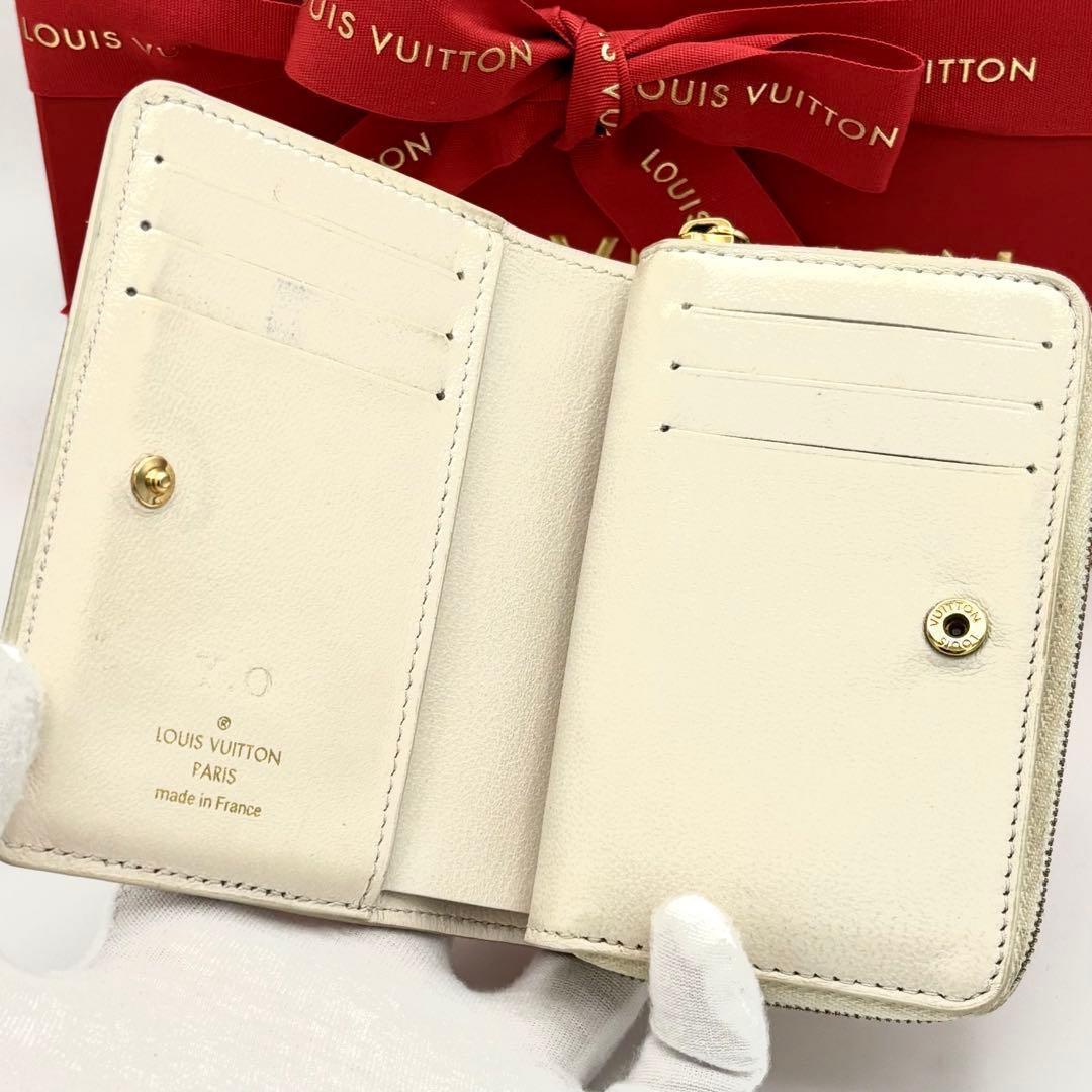 Louis Vuitton Wallet Monogram Coussin Portefeuille Lou White — view 3