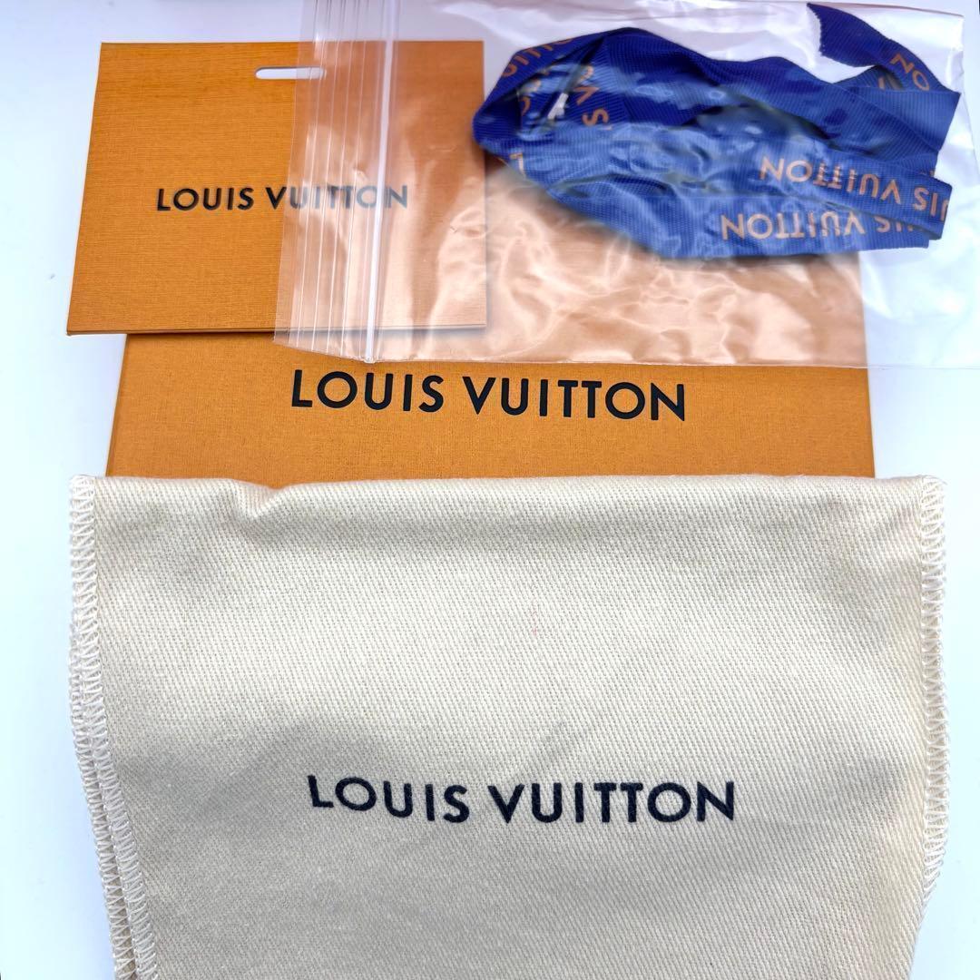 Louis Vuitton Wallet Monogram Coussin Portefeuille Lou White — view 9
