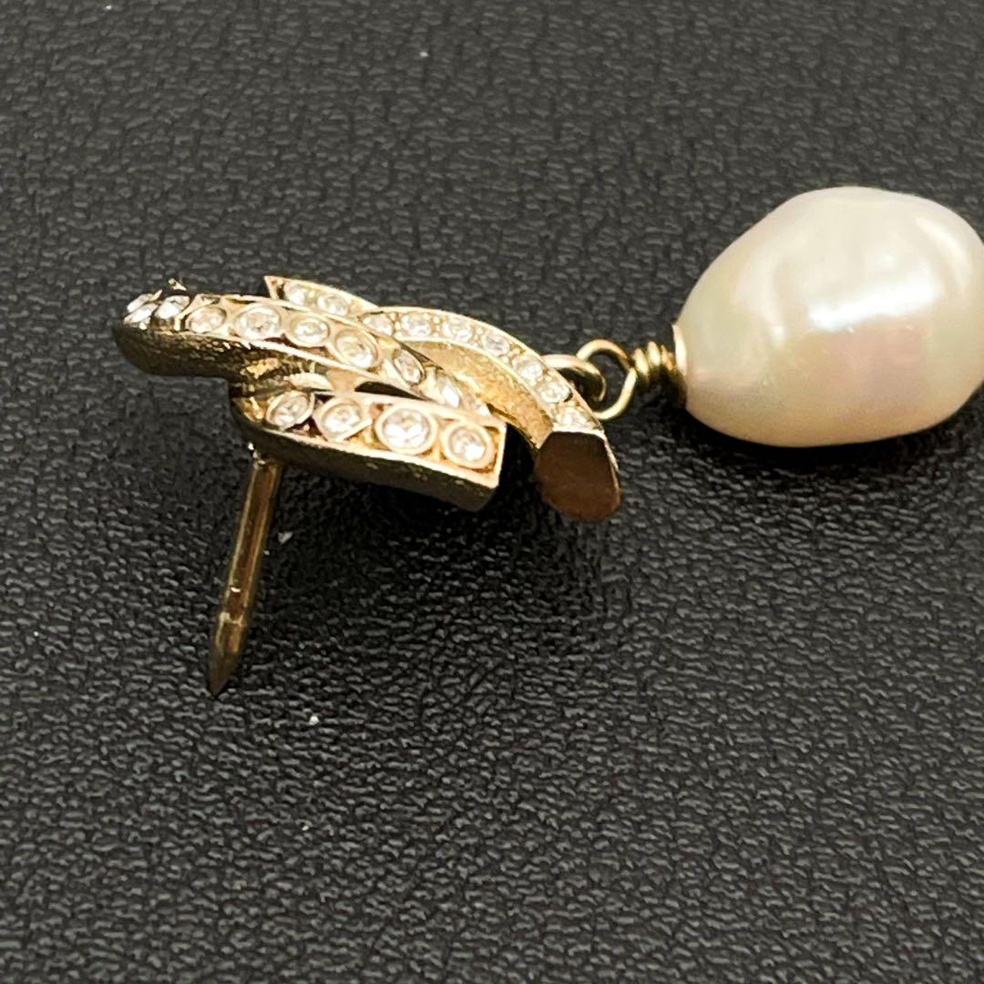 Chanel CC Logo Brooch 11c Rhinestone Gold Pearl — view 9