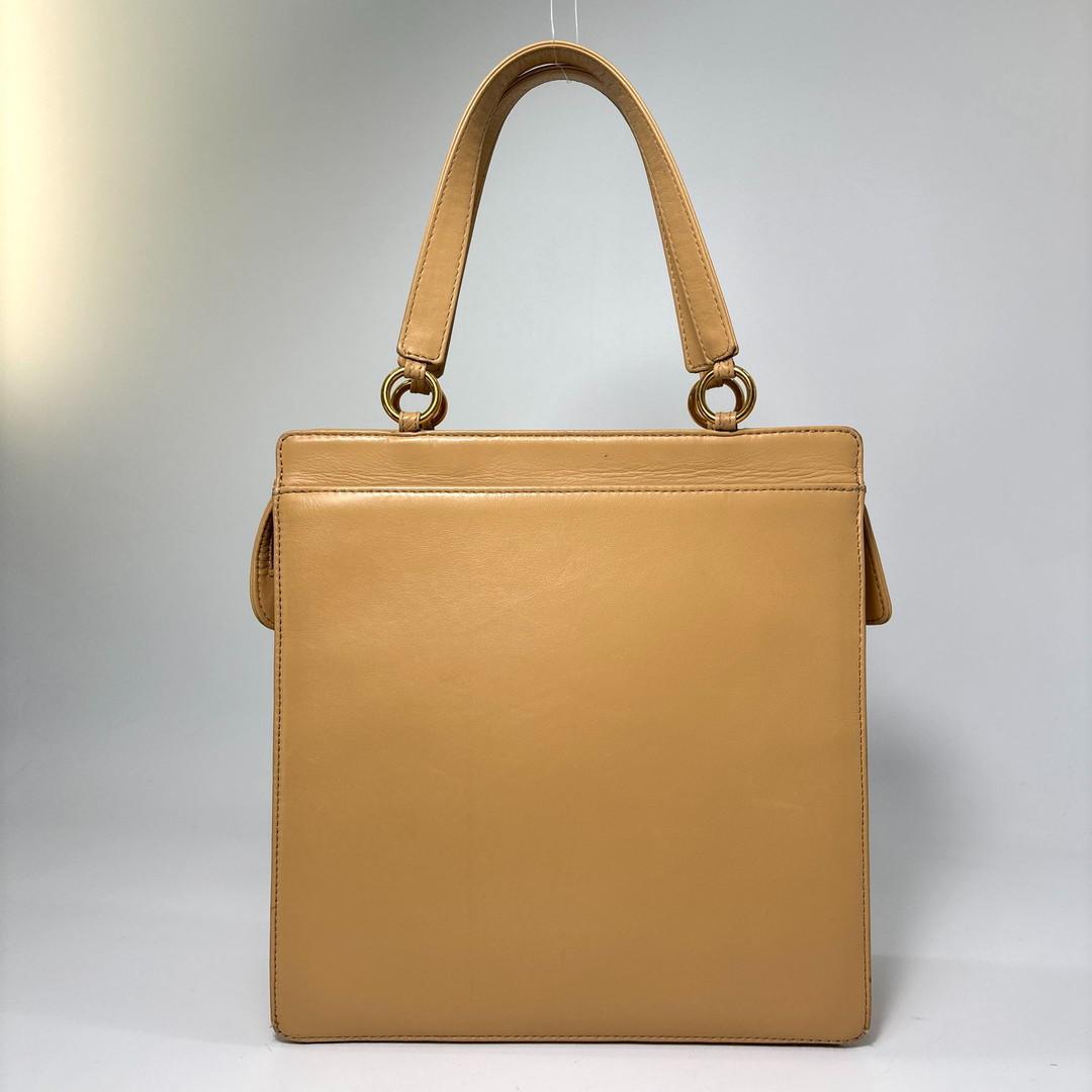 Chanel Super Logo Tote Lambskin Beige — view 5