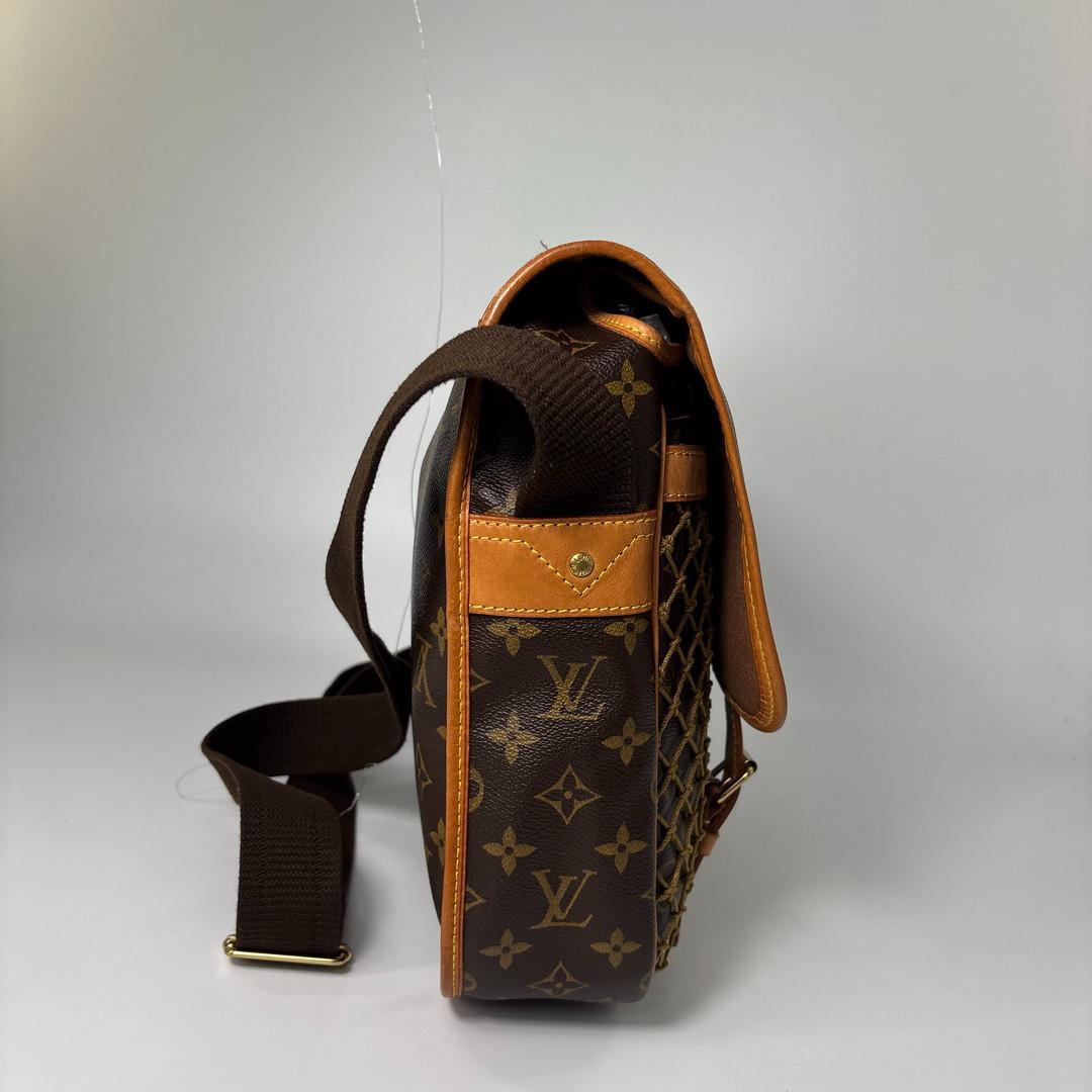 Louis Vuitton Super Congo MM Monogram Shoulder Bag — view 4
