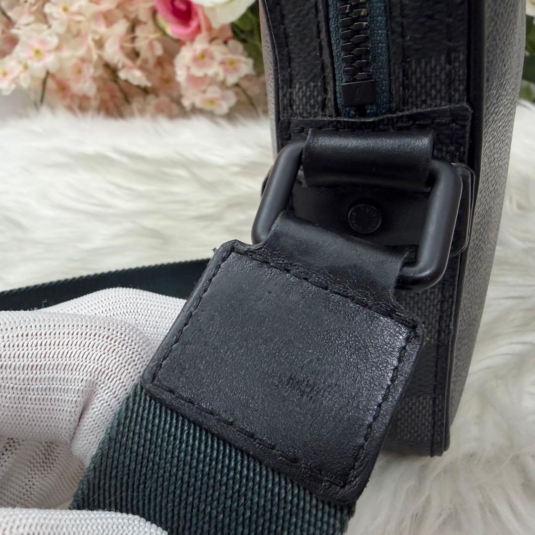 Louis Vuitton Alpha Messenger Shoulder Bag Damier — view 9