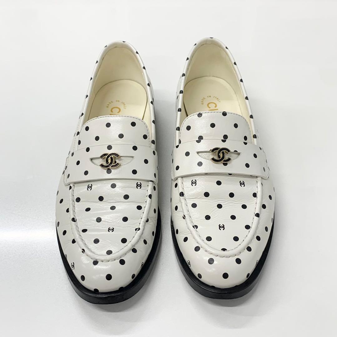 Chanel CC Logo Leather Dot Loafers White Black — view 2