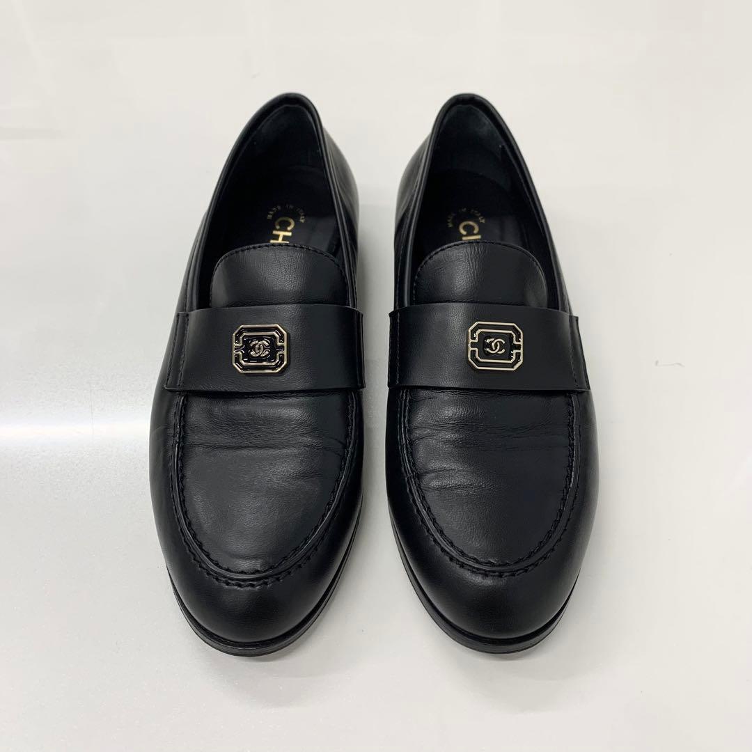 Chanel CC Logo Leather Loafers Black — view 2