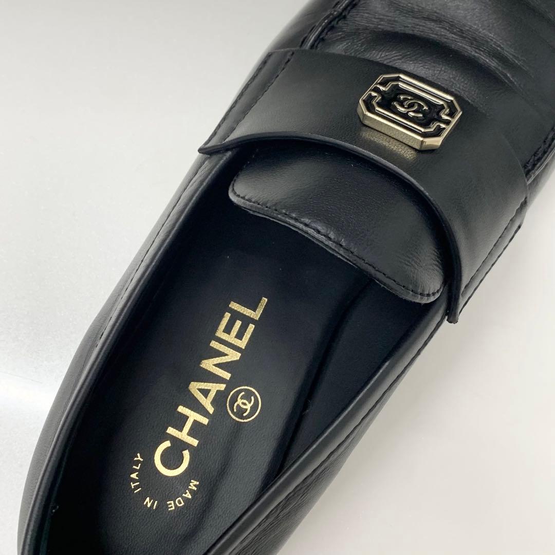Chanel CC Logo Leather Loafers Black — view 7