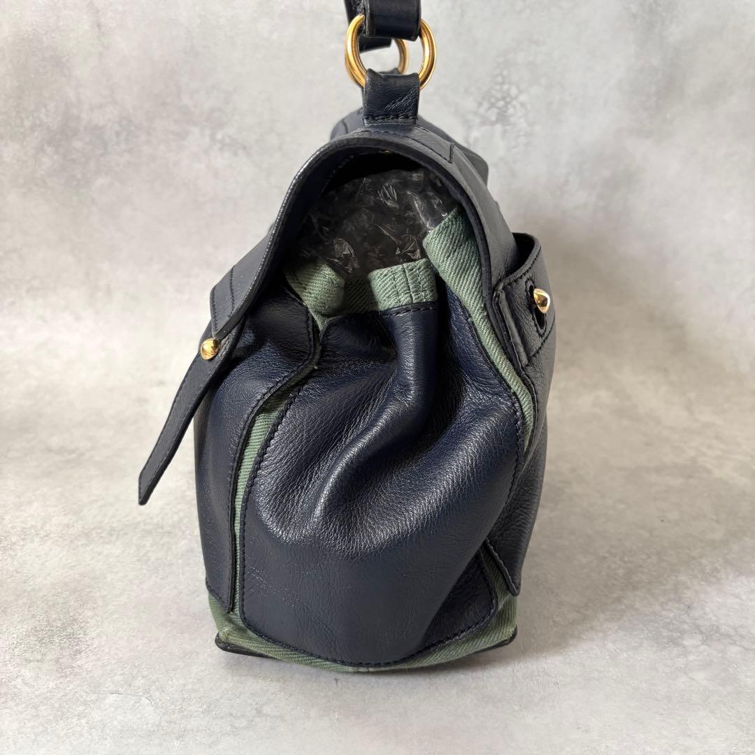 Saint Laurent Muse to 2-Way Handbag — view 5
