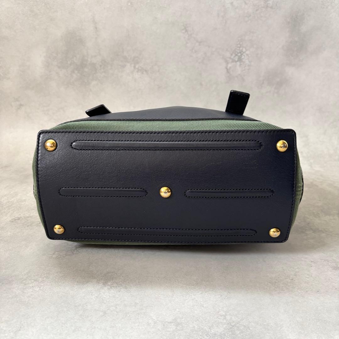 Saint Laurent Muse to 2-Way Handbag — view 7