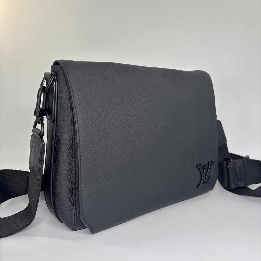 Louis Vuitton Super LV Aerogram Takeoff Messenger Bag Black — view 3