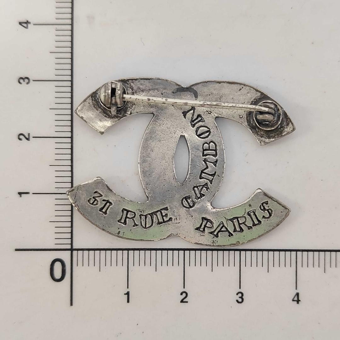 Chanel Brooch CC Logo Silver Vintage — view 3