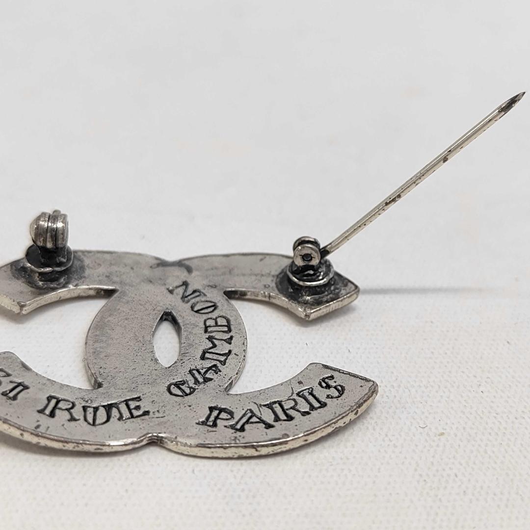 Chanel Brooch CC Logo Silver Vintage — view 4