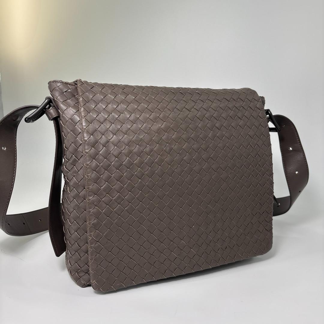 Bottega Veneta Super Intrecciato Shoulder Bag Brown — view 3
