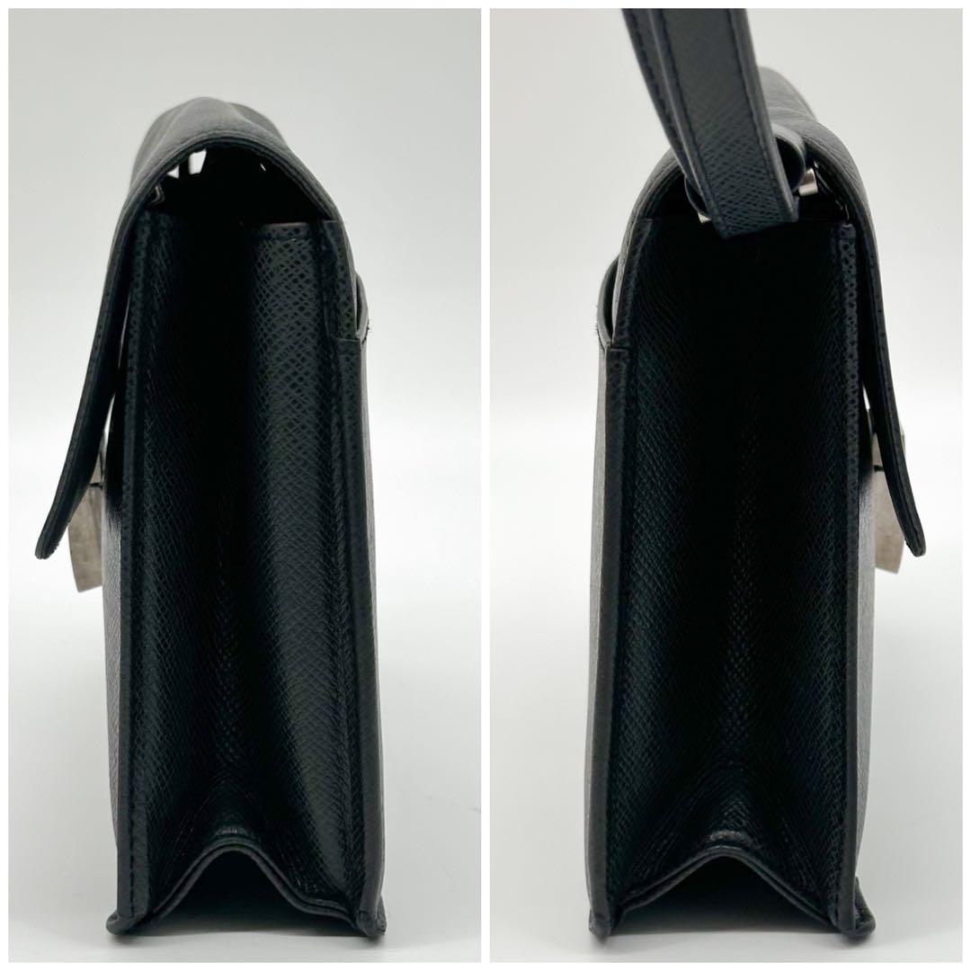 Louis Vuitton Selenga Taiga Clutch Leather — view 4