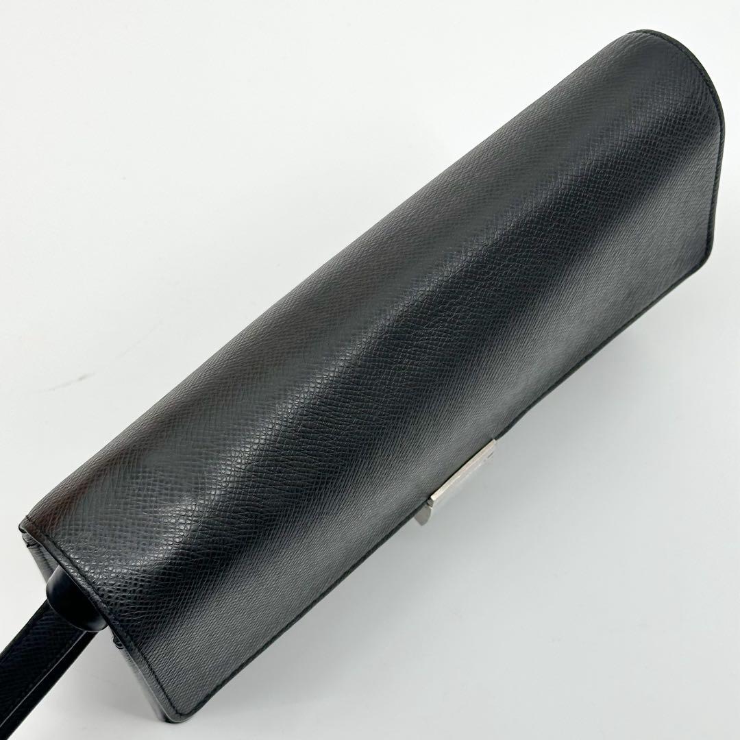 Louis Vuitton Selenga Taiga Clutch Leather — view 7