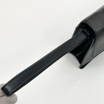 Louis Vuitton Selenga Taiga Clutch Leather — view 8