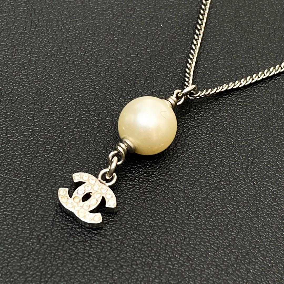 Chanel CC Logo Necklace 07A Pearl Rhinestone Silver — view 2