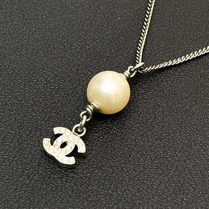 Chanel CC Logo Necklace 07A Pearl Rhinestone Silver — view 2