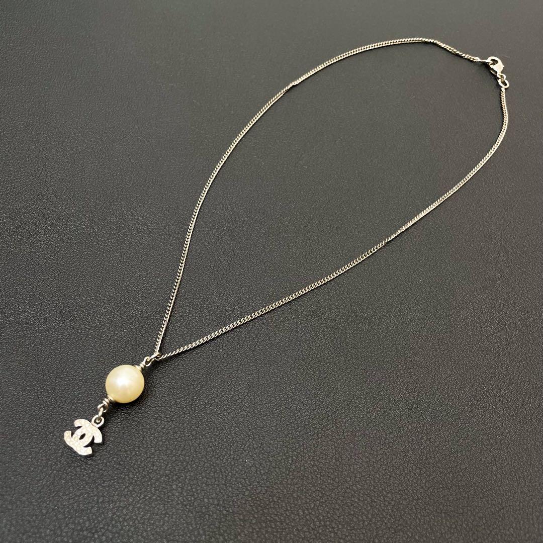 Chanel CC Logo Necklace 07A Pearl Rhinestone Silver — view 4