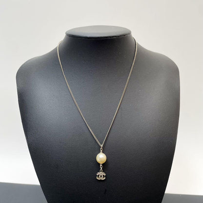 Chanel CC Logo Necklace 07A Pearl Rhinestone Silver — view 7