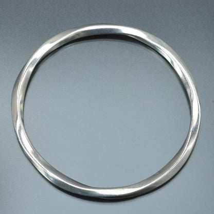 Tiffany & Co Polished Knife Edge Twist Bangle Silver Bracelet — view 2