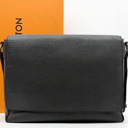 Louis Vuitton Roman GM Taiga Shoulder Bag Black 2-Way — view 2
